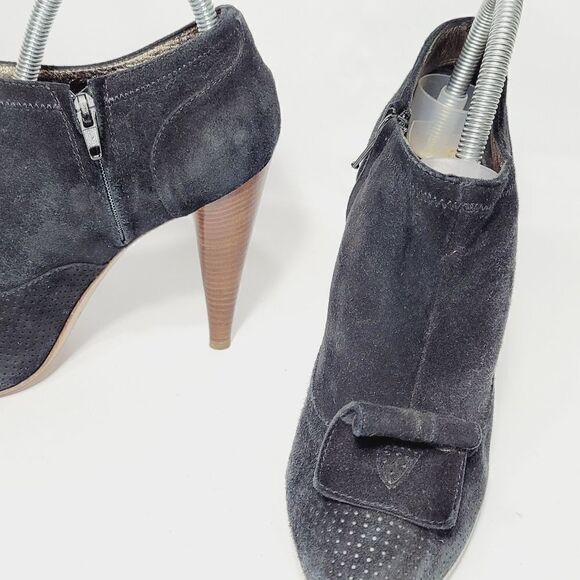 7 For All Mankind - Picture 11 of 16